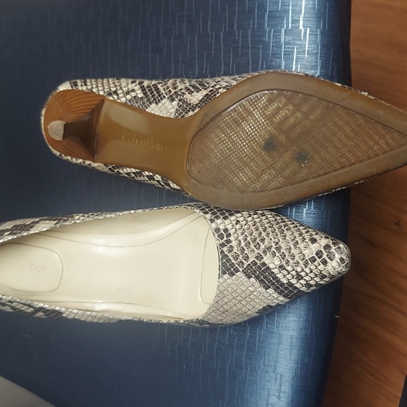 Shoes - Picture 2 of 4